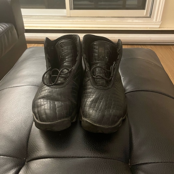 Jordan Horizon Black - Size 8, Stylish and Sleek Sneaker for Sale!" - Picture 2 of 3